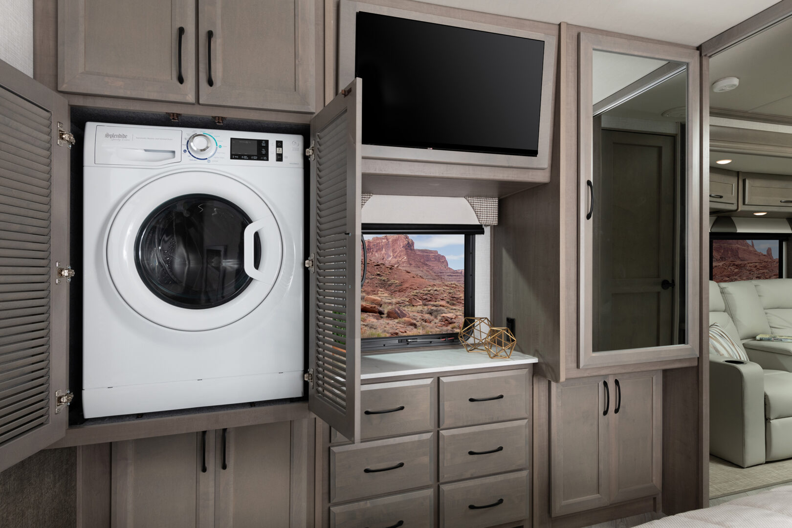 wardrobe2_bounder_calico-decor-roasted-almond-cabinetry_dsc6309-open_lr-1620x1080